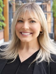 Amanda Lindquist Headshot